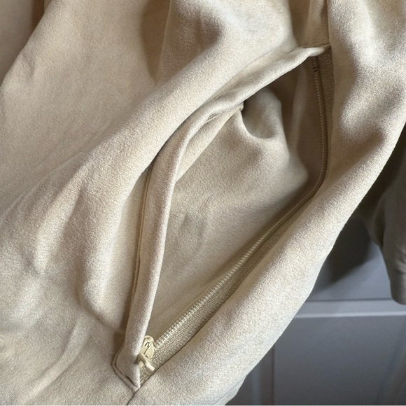 Boast Beige V-Neck Pullover in Sueded Material Size Medium GUC - Picture 4 of 5